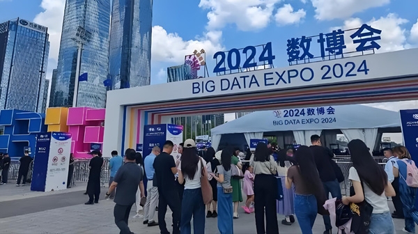 道路石灰的“宇宙观”—— 我们脚下的秩序，头顶的星空**