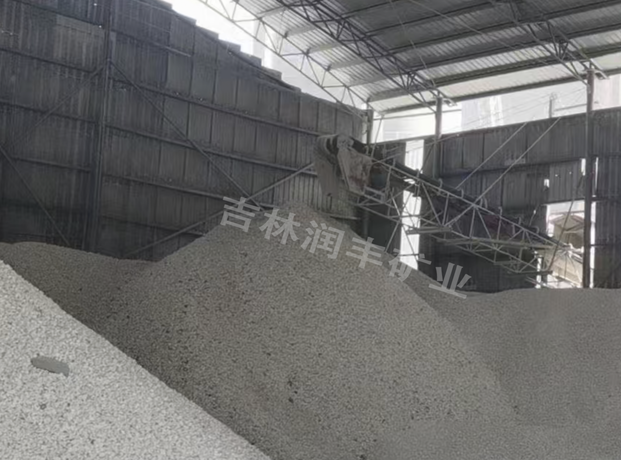 石灰粉煤灰稳定建筑垃圾再生骨料的路用性能与工程应用研究